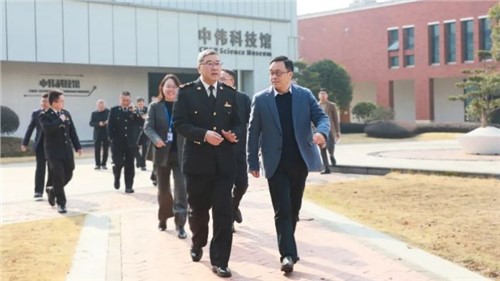 關企共建｜貴陽海關關長、黨委書記龍衛(wèi)東一行調(diào)研中偉銅仁（上市主體）產(chǎn)業(yè)基地